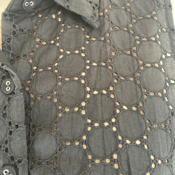 JohnPaulRichard Black Button Down Collard Tank w/Circle Punch Out Front - Small - Picture 4 of 7